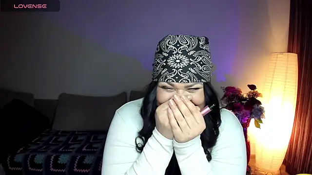 Snapshot of Laura_sinner chatting on 03-08-25, 02:45 Laura sinner online show from 03-08-25, 02:45