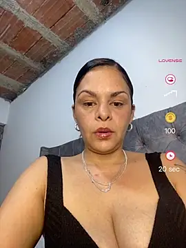 Snapshot of Kataliina chatting on 04-23-26, 04:08 Kataliina online show from 04-23-26, 04:08