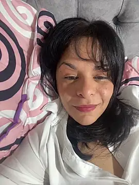 Snapshot of Kataliina chatting on 04-19-26, 06:32 Kataliina online show from 04-19-26, 06:32