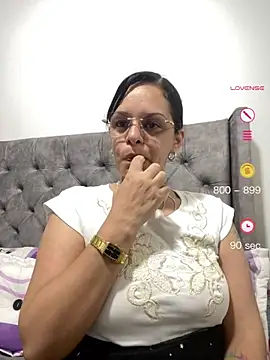 Snapshot of Kataliina chatting on 04-24-26, 06:04 Kataliina online show from 04-24-26, 06:04
