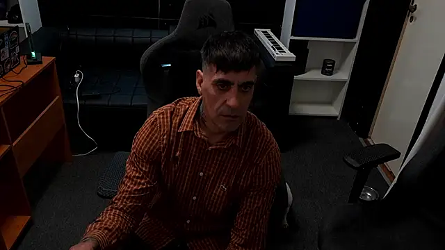 Elnonoykeila77 online show from 04-14-26, 07:30