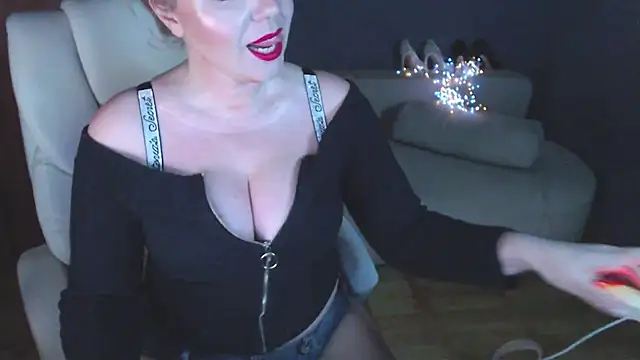 Cute sun online show from 11-16-25, 04:45