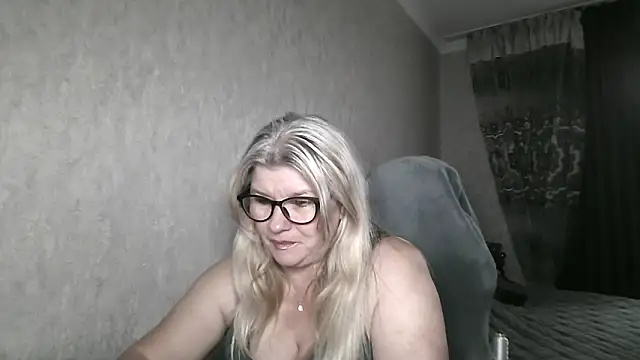 Snapshot of Diana_49 chatting on 05-08-26, 07:56 Diana 49 online show from 05-08-26, 07:56