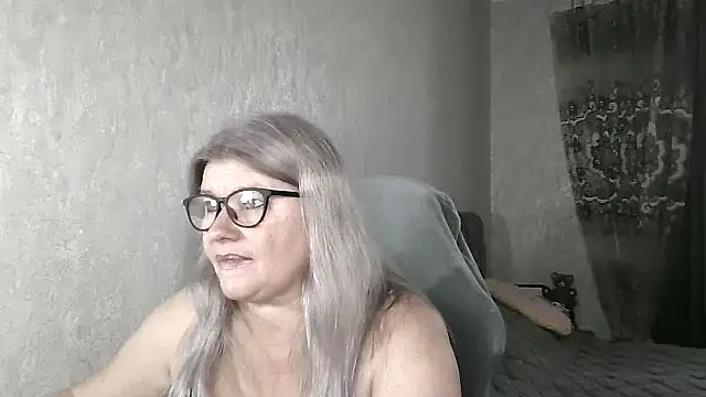 Snapshot of Diana_49 chatting on 05-27-26, 07:38 Diana 49 online show from 05-27-26, 07:38
