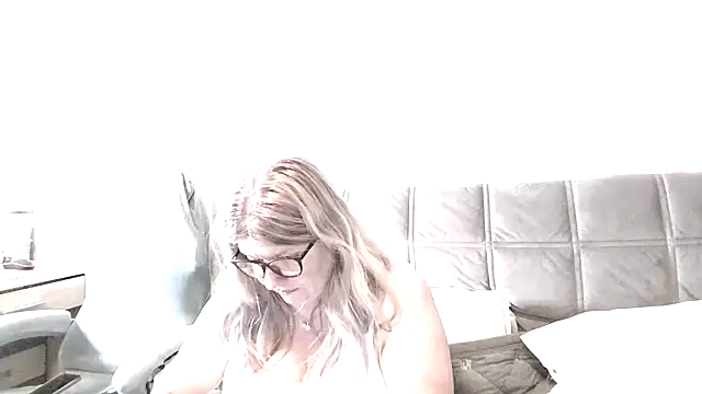 Snapshot of Diana_49 chatting on 05-29-26, 02:56 Diana 49 online show from 05-29-26, 02:56