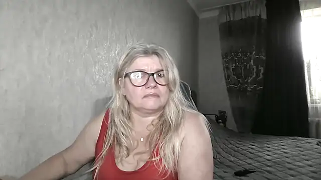 Snapshot of Diana_49 chatting on 05-21-26, 10:34 Diana 49 online show from 05-21-26, 10:34