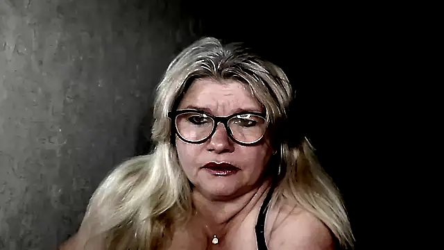 Snapshot of Diana_49 chatting on 04-26-26, 07:27 Diana 49 online show from 04-26-26, 07:27