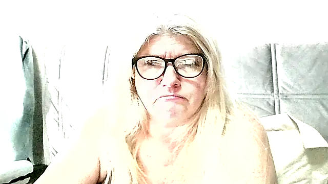Snapshot of Diana_49 chatting on 04-24-26, 02:46 Diana 49 online show from 04-24-26, 02:46