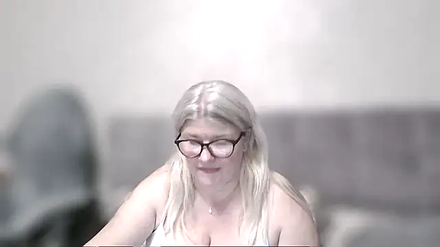 Snapshot of Diana_49 chatting on 05-04-26, 01:47 Diana 49 online show from 05-04-26, 01:47