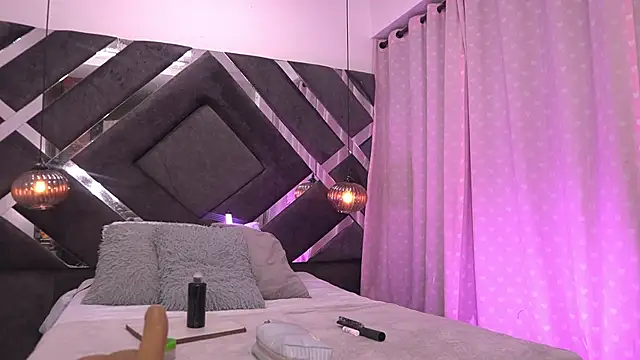 violeta aroca online show from 10-31-25, 03:03