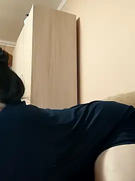 Zulfiya Bruce online show from 12-15-25, 06:14