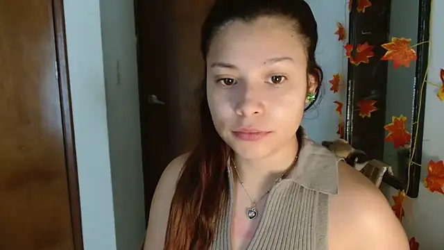 Snapshot of 3littleschoolteens chatting on 02-27-26, 06:30 3littleschoolteens online show from 02-27-26, 06:30