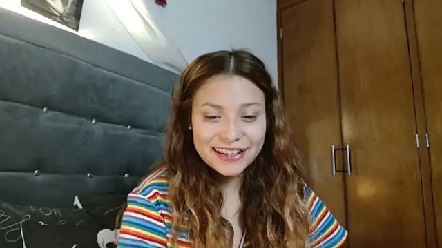 Snapshot of 3littleschoolteens chatting on 05-19-26, 07:37 3littleschoolteens online show from 05-19-26, 07:37