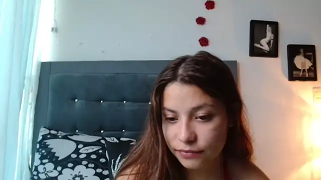 Snapshot of 3littleschoolteens chatting on 05-21-26, 05:54 3littleschoolteens online show from 05-21-26, 05:54