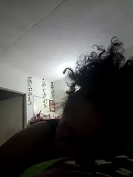 Snapshot of Deezdivine chatting on 08-10-26, 03:35 Deezdivine online show from 08-10-26, 03:35