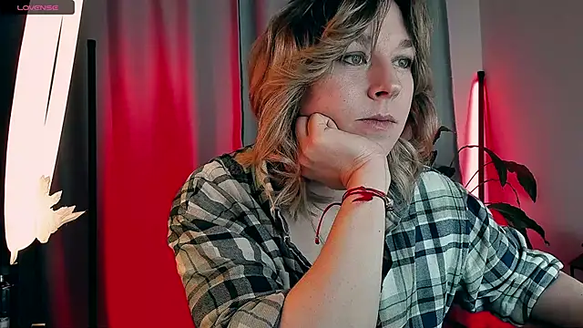 Snapshot of 5_in_one chatting on 02-18-26, 04:21 5 in one online show from 02-18-26, 04:21