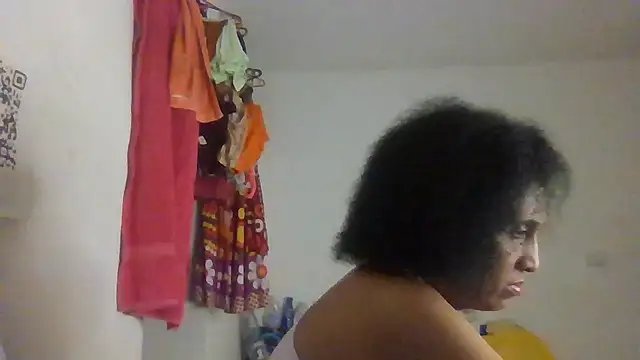 Snapshot of Aishamara chatting on 10-18-25, 10:28 Aishamara online show from 10-18-25, 10:28