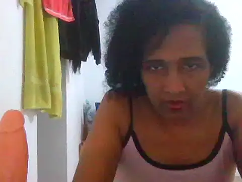 Snapshot of Aishamara chatting on 03-10-25, 12:28 Aishamara online show from 03-10-25, 12:28
