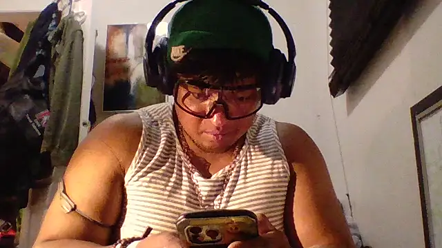 Snapshot of CleanGrey chatting on 06-21-26, 12:11 CleanGrey online show from 06-21-26, 12:11