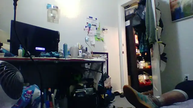 Snapshot of CleanGrey chatting on 06-07-26, 04:50 CleanGrey online show from 06-07-26, 04:50