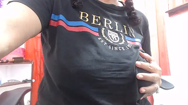 Snapshot of heyline_milf chatting on 02-24-26, 02:34 heyline milf online show from 02-24-26, 02:34