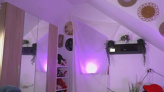 Amaliamour online show from 10-23-25, 04:11