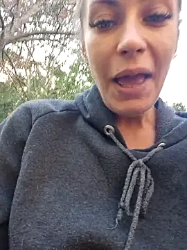 Snapshot of Keli_Jessi chatting on 09-19-25, 12:20 Keli Jessi online show from 09-19-25, 12:20