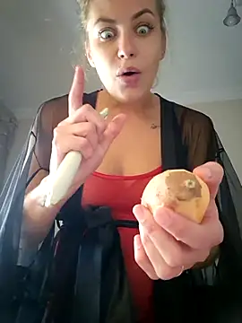 Snapshot of Keli_Jessi chatting on 10-15-25, 06:16 Keli Jessi online show from 10-15-25, 06:16