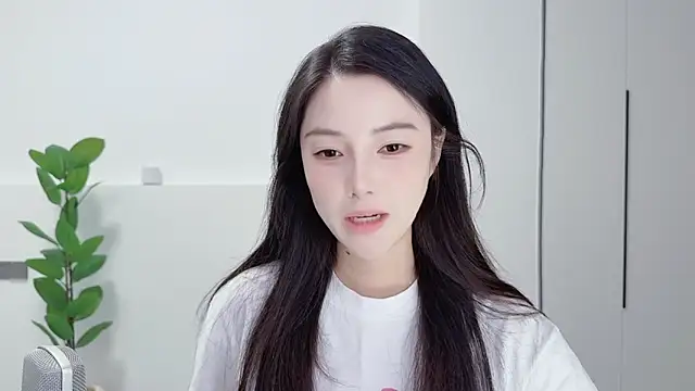 Snapshot of HaagenDazs_ chatting on 09-18-25, 12:52 HaagenDazs  online show from 09-18-25, 12:52