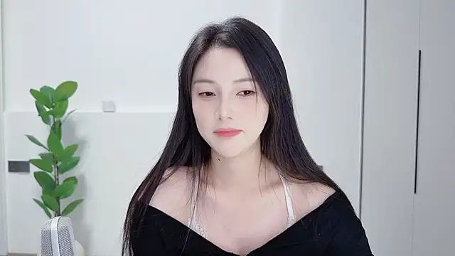 Snapshot of HaagenDazs_ chatting on 10-19-25, 01:25 HaagenDazs  online show from 10-19-25, 01:25