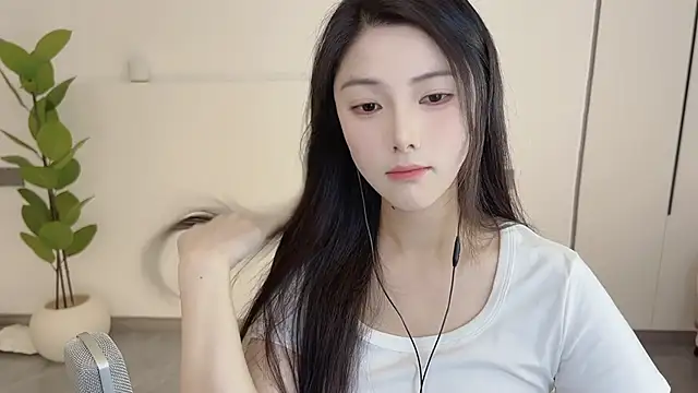 Snapshot of HaagenDazs_ chatting on 03-19-25, 12:48 HaagenDazs  online show from 03-19-25, 12:48