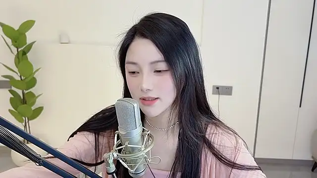 Snapshot of HaagenDazs_ chatting on 03-20-25, 04:07 HaagenDazs  online show from 03-20-25, 04:07
