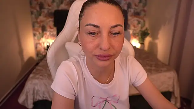 Snapshot of KristiiMax chatting on 05-27-26, 04:25 KristiiMax online show from 05-27-26, 04:25