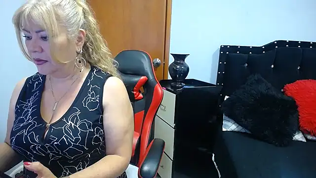 Snapshot of Ursulawhite69 chatting on 07-22-26, 01:29 Ursulawhite69 online show from 07-22-26, 01:29