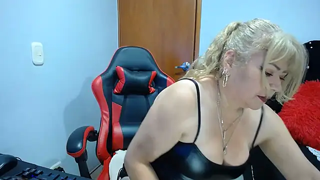 Snapshot of Ursulawhite69 chatting on 06-21-26, 01:00 Ursulawhite69 online show from 06-21-26, 01:00