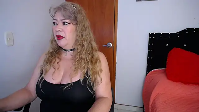 Snapshot of Ursulawhite69 chatting on 03-11-25, 03:56 Ursulawhite69 online show from 03-11-25, 03:56