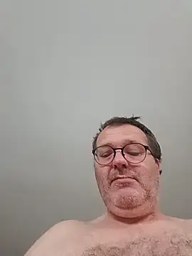 Snapshot of mike9473 chatting on 06-19-26, 05:13 mike9473 online show from 06-19-26, 05:13
