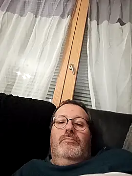 Snapshot of mike9473 chatting on 10-11-25, 08:54 mike9473 online show from 10-11-25, 08:54