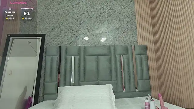 veronicaroose  online show from 03-25-26, 12:48