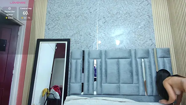 veronicaroose  online show from 12-18-25, 12:42