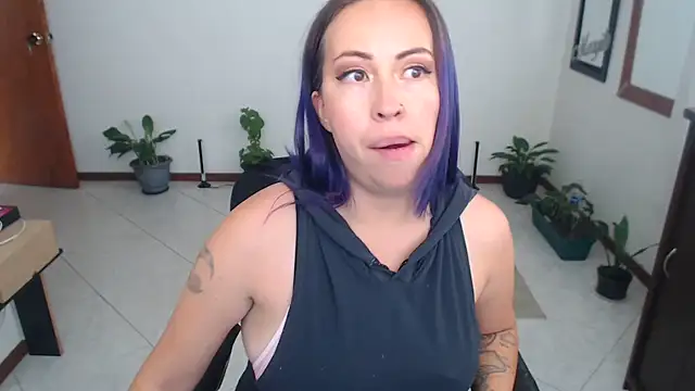 charlottezoe15 online show from 06-12-26, 05:32