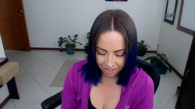 charlottezoe15 online show from 07-24-26, 06:15