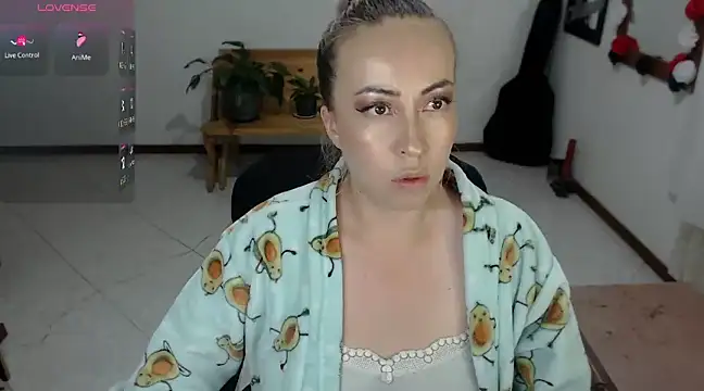 charlottezoe15 online show from 01-16-25, 02:09