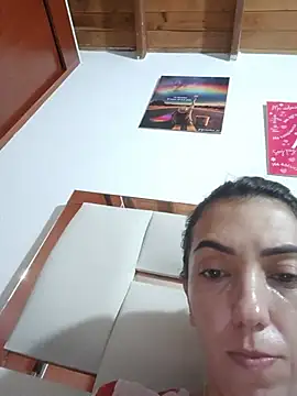 Snapshot of LunaZambrano chatting on 05-20-26, 04:20 LunaZambrano online show from 05-20-26, 04:20