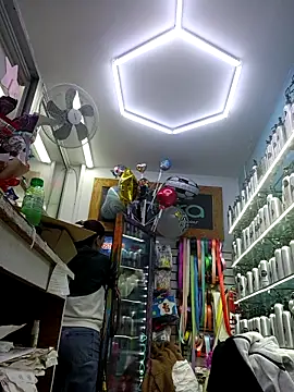 LunaZambrano online show from 12-15-25, 06:58