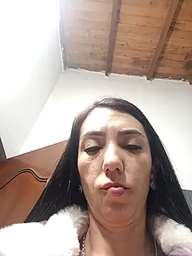 Snapshot of LunaZambrano chatting on 05-06-26, 03:32 LunaZambrano online show from 05-06-26, 03:32
