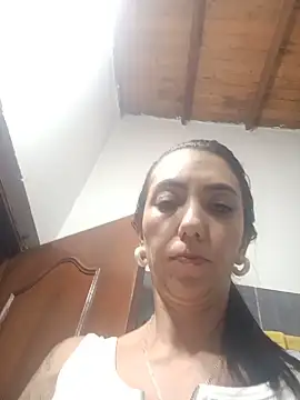 Snapshot of LunaZambrano chatting on 06-03-26, 03:51 LunaZambrano online show from 06-03-26, 03:51