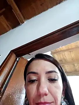 LunaZambrano online show from 12-17-25, 04:17