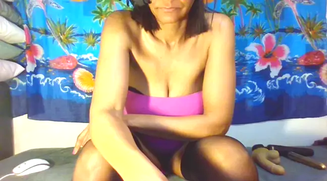 Snapshot of laetitiafun chatting on 03-08-25, 06:47 laetitiafun online show from 03-08-25, 06:47