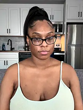 Snapshot of CandyLuxxxx chatting on 09-18-25, 08:01 CandyLuxxxx online show from 09-18-25, 08:01